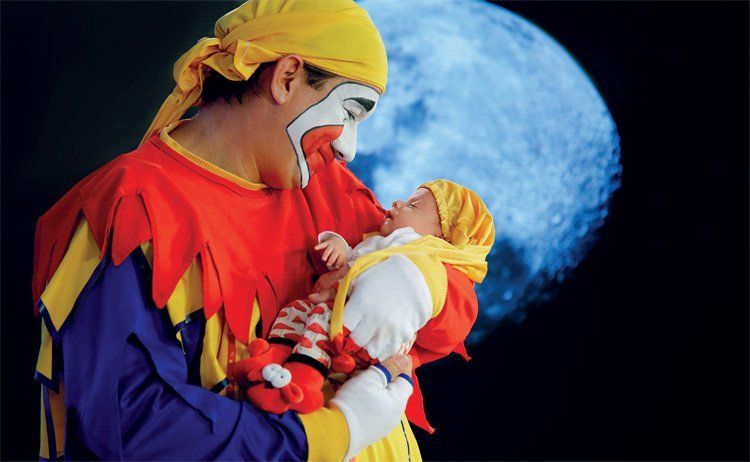 Piñón Fijo presentó a su primera nieta, Luna y está chocho