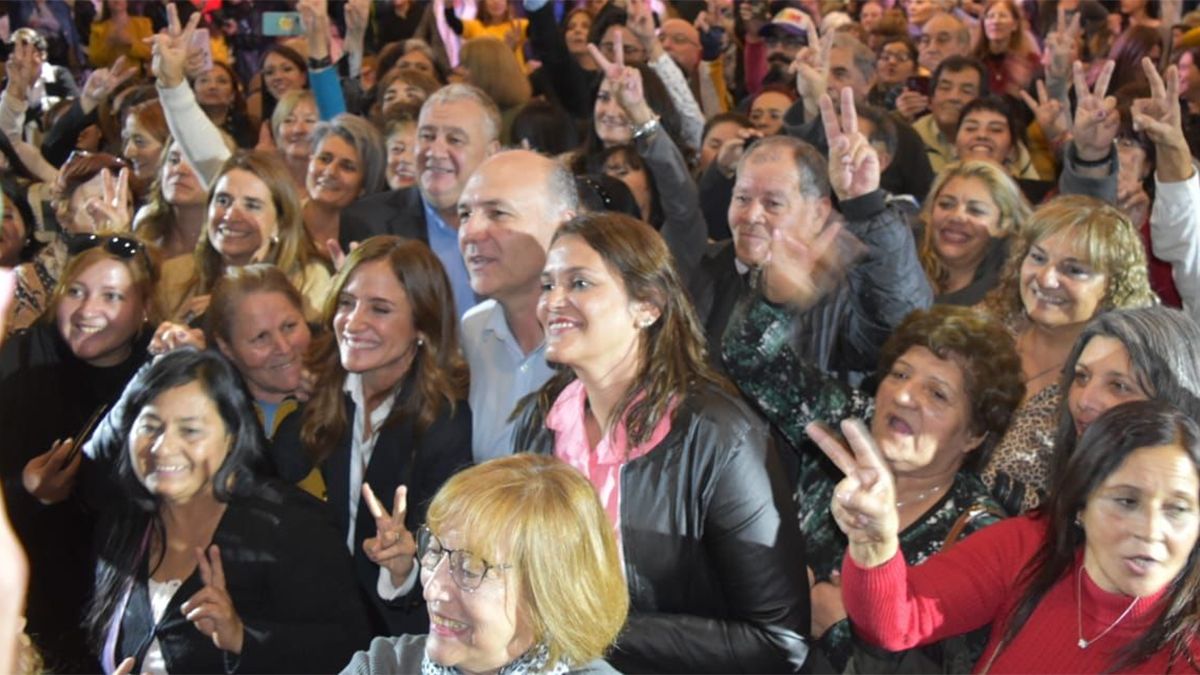 Tolosa Paz y Guillermo Carmona se reunieron con más de 700 mujeres del PJ en Las Heras