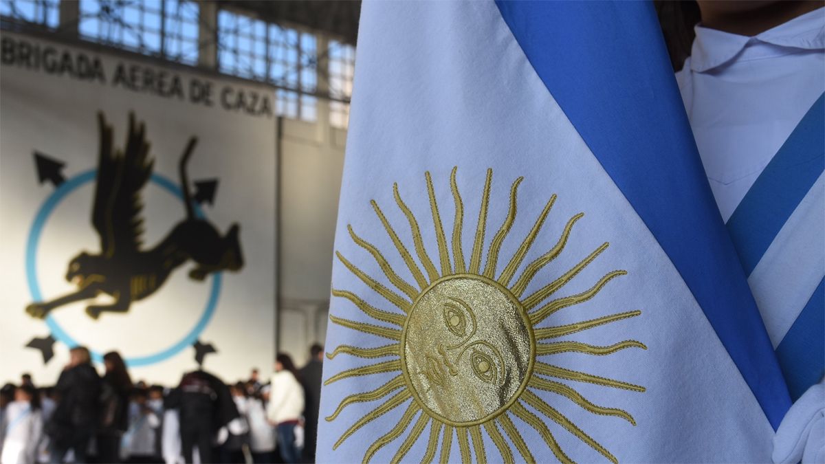 La DGE decidió quienes serán los estudiantes que podrán ser abanderados.