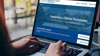 ARCA intimó a miles de trabajadores por deducir Ganancias con compra de indumentaria ARCA intimó a miles de trabajadores por deducir Ganancias con compra de indumentaria