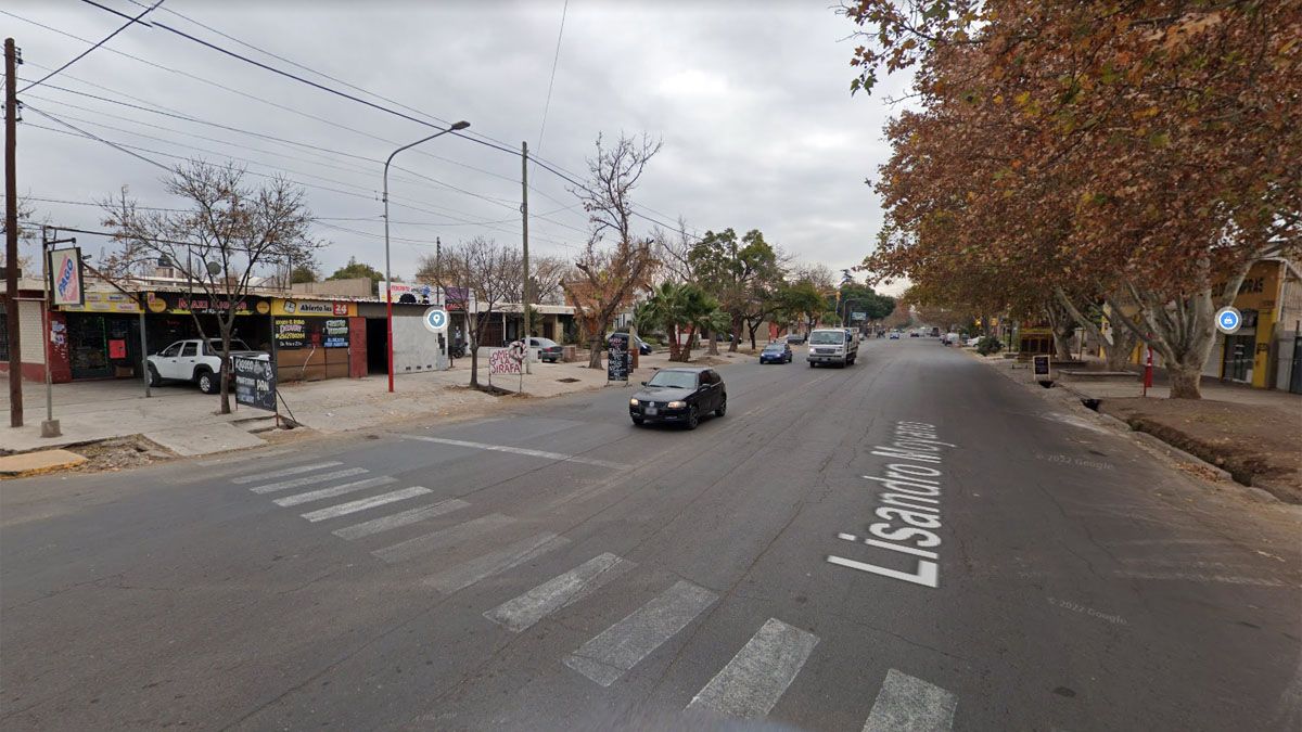 La víctima alertó a la Policía que un hombre le robó su Fiat Palio cuando estaba estacionado en calle Lisandro moyano casi San Luis, frente al quiosco El rubio, en Las Heras.