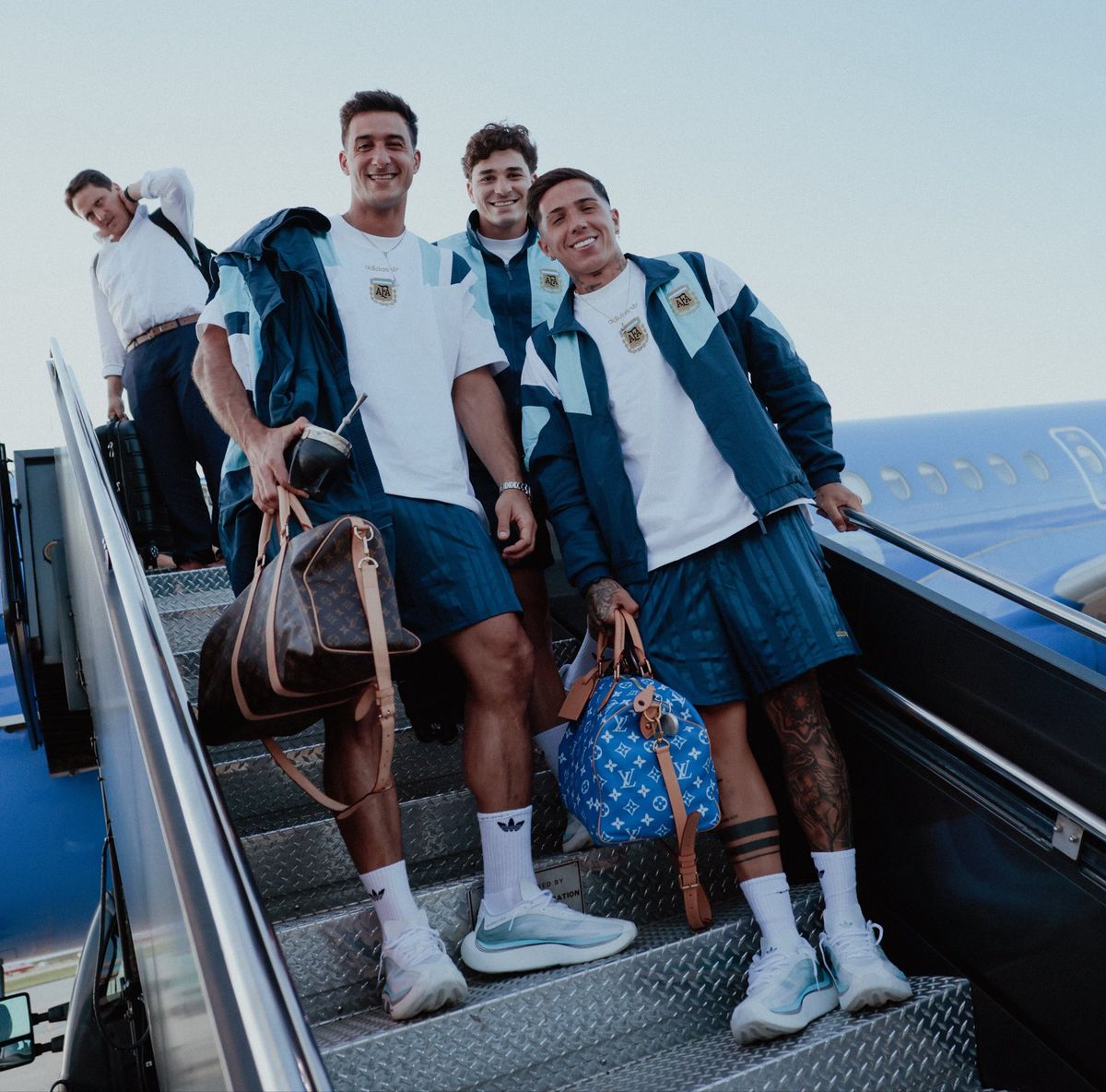 Musso, Julián y Enzo ya saben que la Selección argentina jugará el 27 en Dallas y el 3 de julio en Miami. Musso, Julián y Enzo ya saben que la Selección argentina jugará el 27 en Dallas y el 3 de julio en Miami.