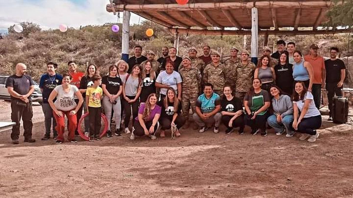 Una visita del Ejército y de la comunidad cristiana al merendero, días atrás. Una visita del Ejército y de la comunidad cristiana al merendero, días atrás.