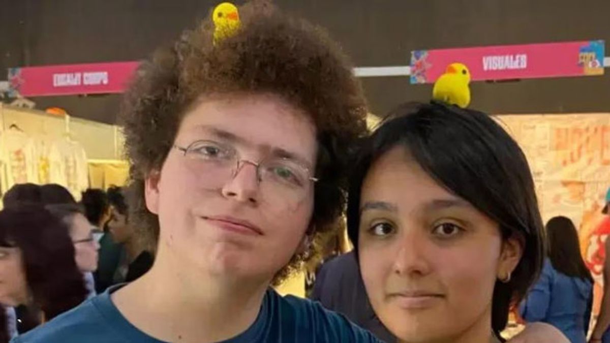 Patitos amarillos Kawaii en la cabeza. Una tendencia que crece. Patitos amarillos Kawaii en la cabeza. Una tendencia que crece.