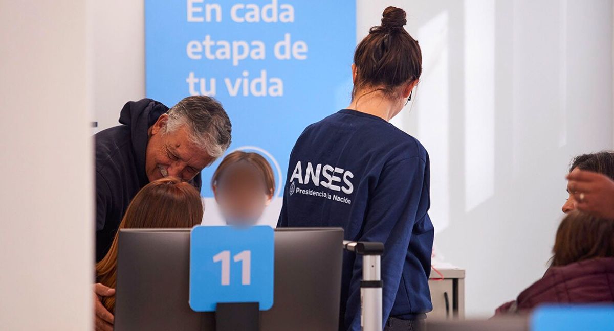 Según ANSES, la inscripción para el bono de AUH tiene fecha límite. Según ANSES, la inscripción para el bono de AUH tiene fecha límite.