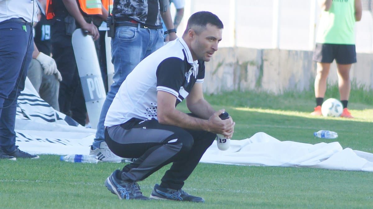 El entrenador de Gimnasia y Esgrima Joaquín Sastre. El entrenador de Gimnasia y Esgrima Joaquín Sastre.