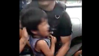 Evalúan que quede en libertad el padre del niño encerrado en la camioneta