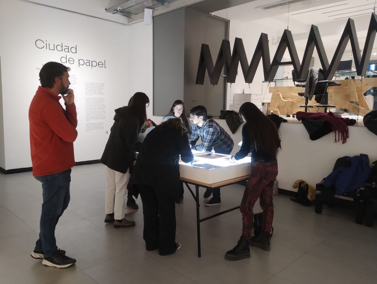 El Museo Municipal de Arte Moderno de Mendoza (MMAMM) ha recibido a los sketchers locales y este viernes dará la bienvenida al encuentro federal en el que participan más de 200 artistas. El Museo Municipal de Arte Moderno de Mendoza (MMAMM) ha recibido a los sketchers locales y este viernes dará la bienvenida al encuentro federal en el que participan más de 200 artistas.