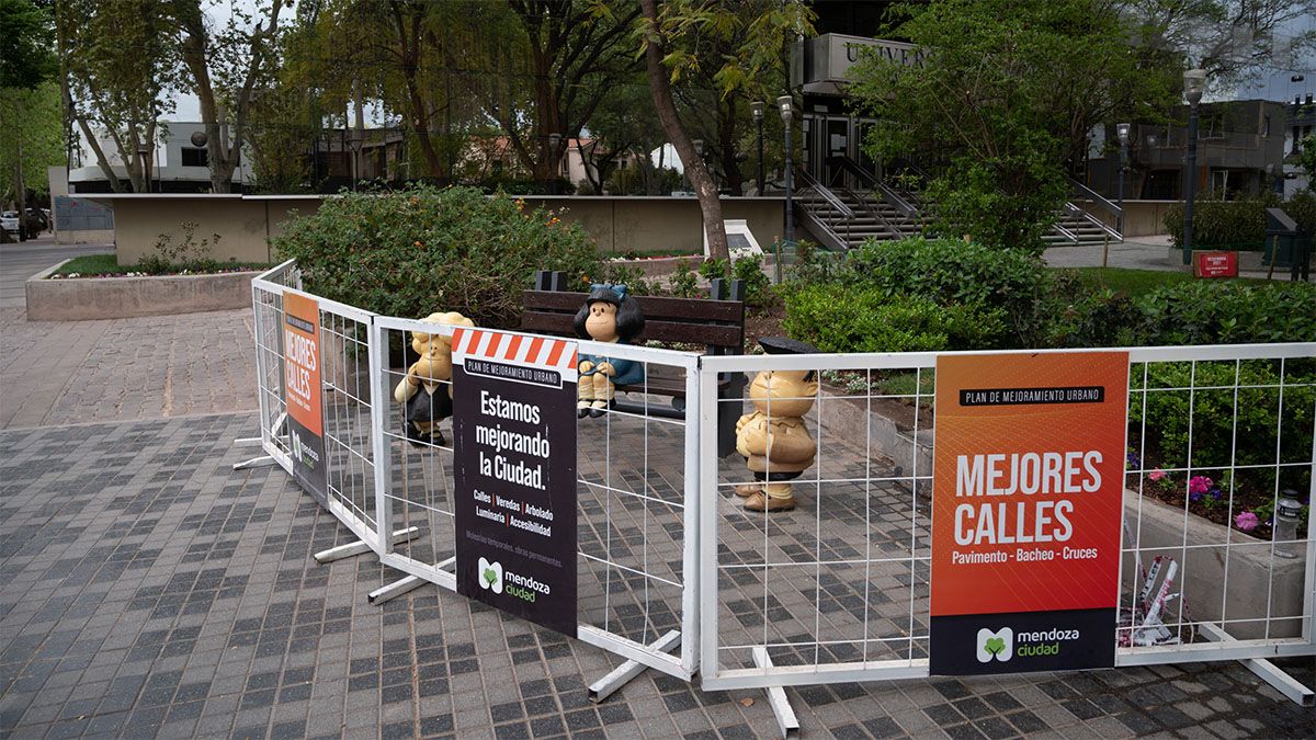 La estatua de Mafalda y sus amigos sobre calle Arístides Villanueva fue vandalizada en octubre de 2021.