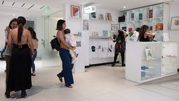 La tienda del Museo Municipal de Arte Moderno de Mendoza se denomina Pieza y es la única en su tipo en un museo público. La tienda del Museo Municipal de Arte Moderno de Mendoza se denomina Pieza y es la única en su tipo en un museo público.