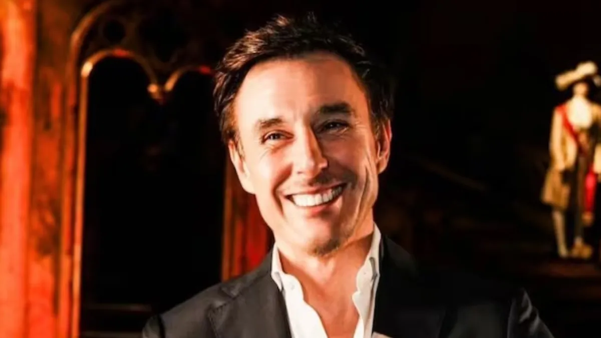 Las fotos de Roberto García Moritán a los besos en una electrónica: A puro chape en los baños