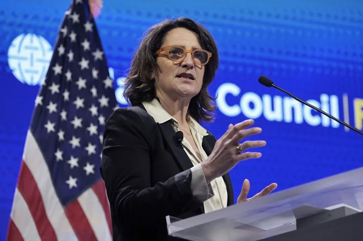 La vicepresidenta ejecutiva de la Comisión Europea y comisaria de Competencia, Teresa Ribera, habla durante un evento celebrado en el Atlantic Council de Washington en Estados Unidos. Crédito: EFE/Lenin Nolly. La vicepresidenta ejecutiva de la Comisión Europea y comisaria de Competencia, Teresa Ribera, habla durante un evento celebrado en el Atlantic Council de Washington en Estados Unidos. Crédito: EFE/Lenin Nolly.