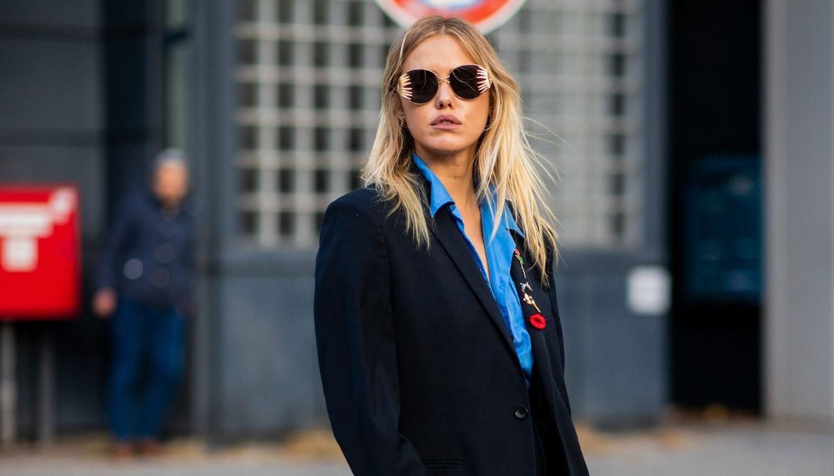 Te dejamos inspiración para armar diferentes looks para la oficina con un blazer negro. Imagen: Instagram.