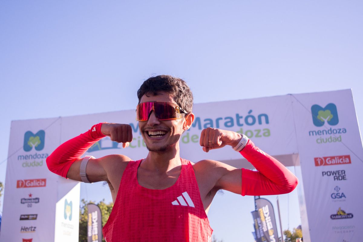 El maratonista que el viernes declaró como víctima de estafas en dólares y el domingo ganó los 21K