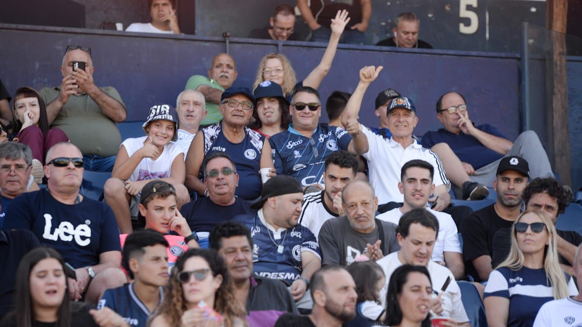 Independiente Rivadavia tuvo el apoyo de su gente en el Bautista Gargantini