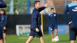Diego Cocca va perfilando el once para visitar al Rojo