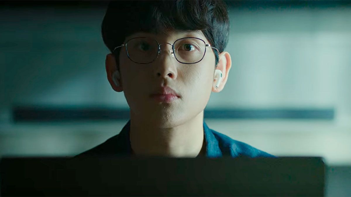 Im Si-wan, conocido como Siwan, es un cantante, actor y presentador surcoreano conocido por ser miembro del grupo ZE:A desde 2010.