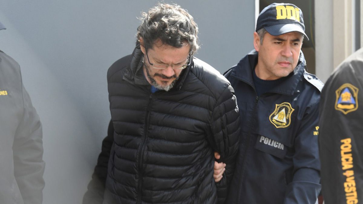 El parricida de Vicente López pidió la detención del médico que hizo la autopsia de sus padres