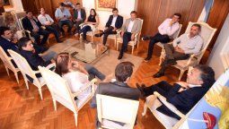 Cornejo reúne a sus 13 intendentes para unificar un esquema electoral