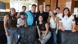 Fabrizio Sartori junto a su familia en la previa de la final de la Copa Argentina.