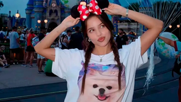 Emilia Mernes confirma que es la reina del calzoncillito a la vista y paraliza Disney