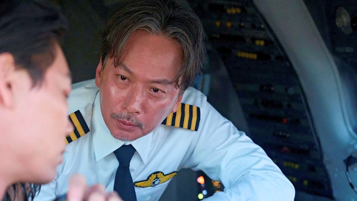 "Un grupo de personajes se enfrenta a situaciones inesperadas y tensas que cambian el rumbo de la misión. "Un grupo de personajes se enfrenta a situaciones inesperadas y tensas que cambian el rumbo de la misión.