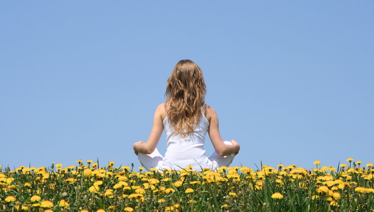 Esta palabra propone pausar la cabeza, respirar y encontrar la paz en pequeños instantes diarios. Esta palabra propone pausar la cabeza, respirar y encontrar la paz en pequeños instantes diarios. 