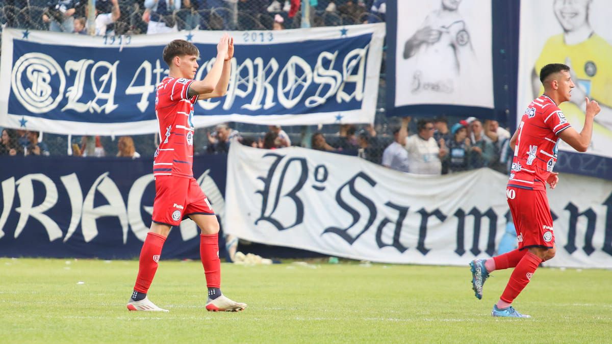 Lucas Ambrogio le dio el triunfo a Independiente Rivadavia ante Alvarado.