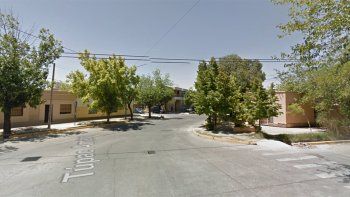 A punta de pistola, la amenazaron y le robaron su auto