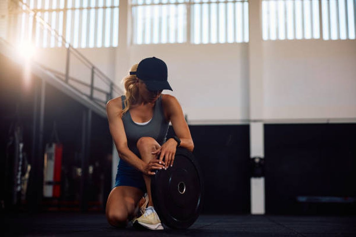 Aprende a fortalecer hombros con un simple movimiento. Aprende a fortalecer hombros con un simple movimiento.