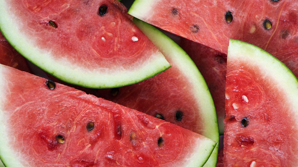 Por qué es tan bueno comer sandía cuando hace mucho calor