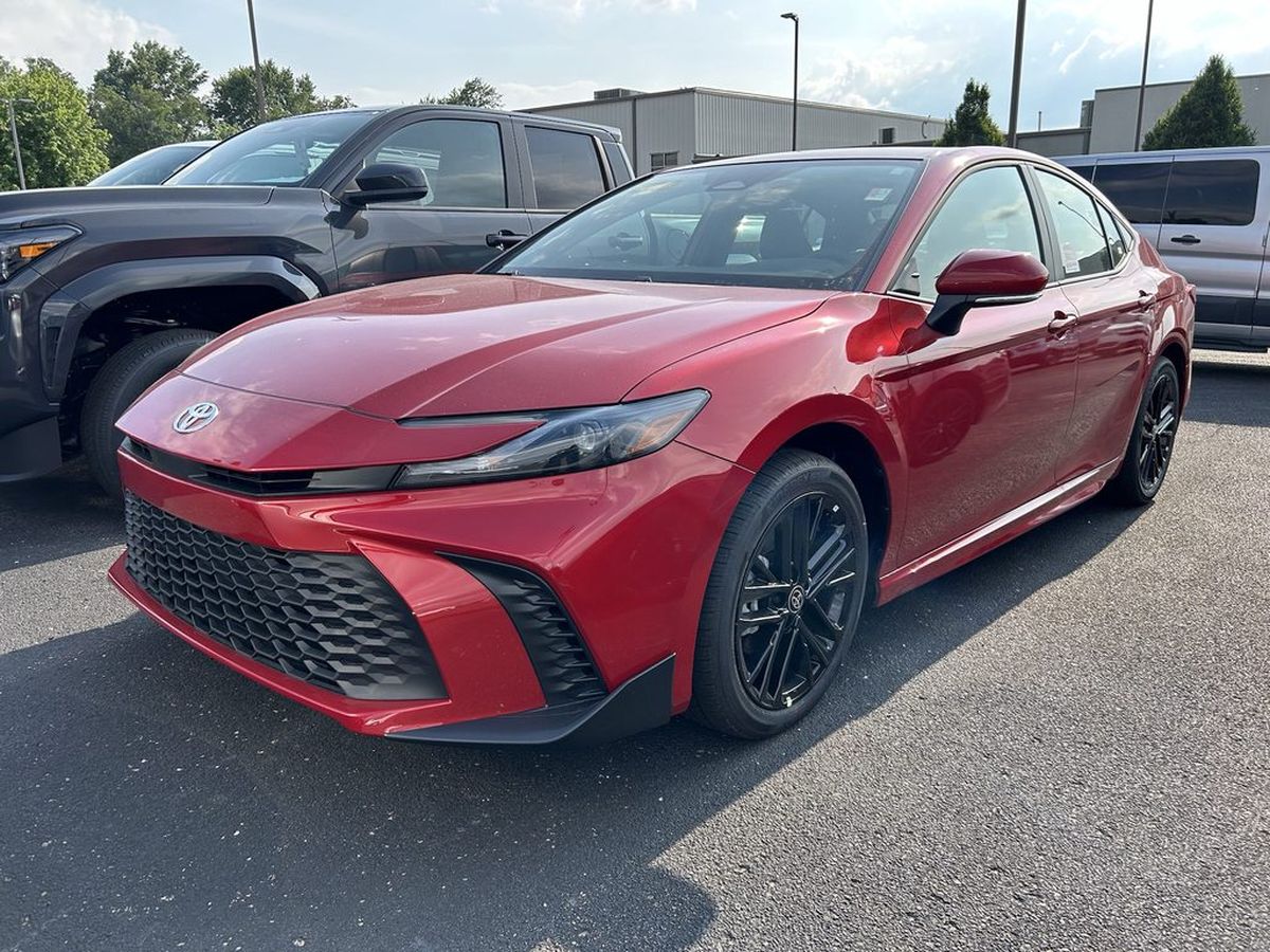 Incluye el paquete de seguridad Toyota Safety Sense 3.0 de serie, garantizando una conducción más segura con tecnología avanzada Incluye el paquete de seguridad Toyota Safety Sense 3.0 de serie, garantizando una conducción más segura con tecnología avanzada