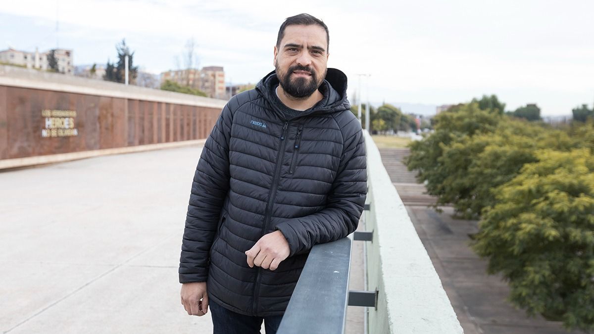 Ulises desde chico tenía la inquietud de construir, de hacer maquetas y cuando ingresó a la universidad lo atrapó completamente. Ulises desde chico tenía la inquietud de construir, de hacer maquetas y cuando ingresó a la universidad lo atrapó completamente.