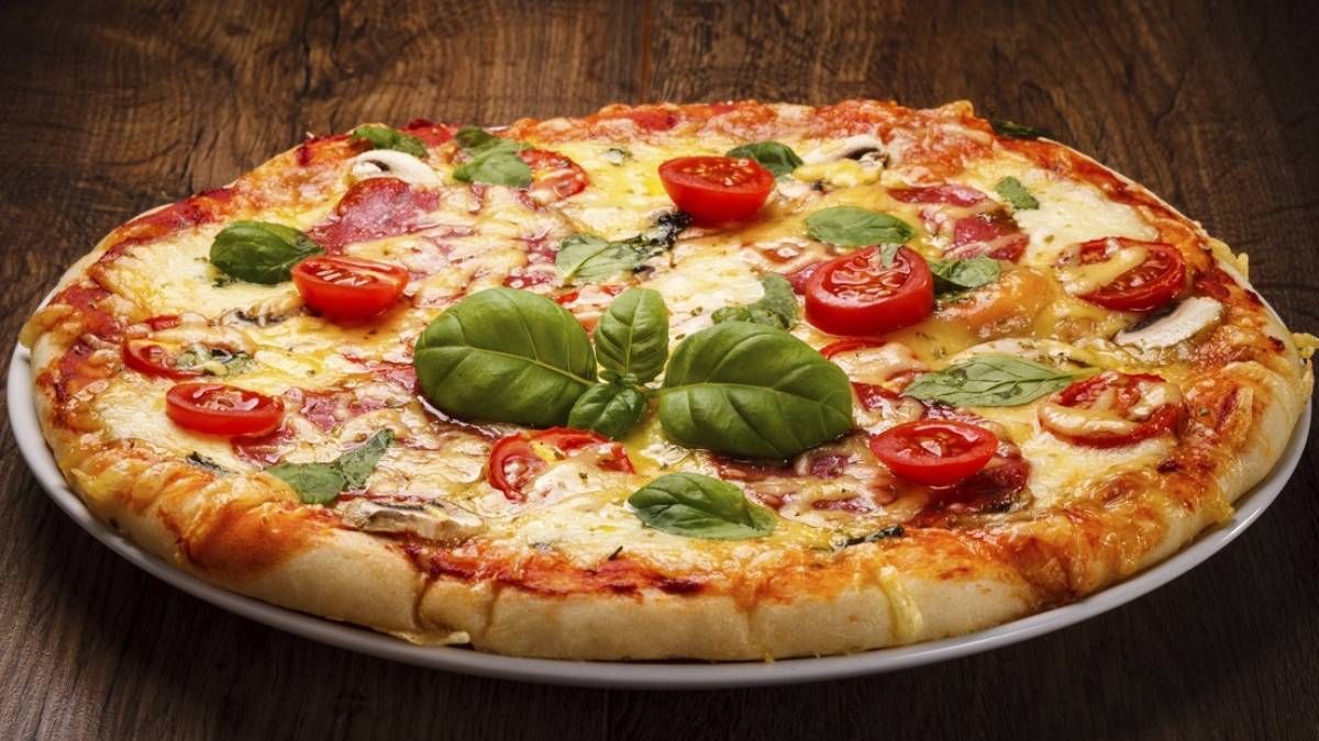Receta de la auténtica pizza napolitana que es una bomba de sabor. 