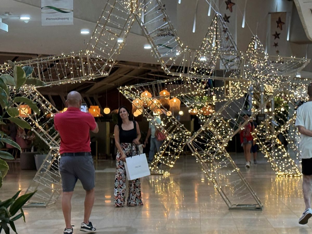 En su mes aniversario, el centro comercial más importante de Guaymallén se viste de fiesta. En su mes aniversario, el centro comercial más importante de Guaymallén se viste de fiesta.