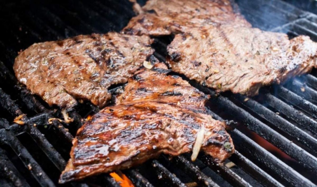 Cortes baratos. Estos son los cortes de carne más económicos para tirar a la parrila en las fiestas. 