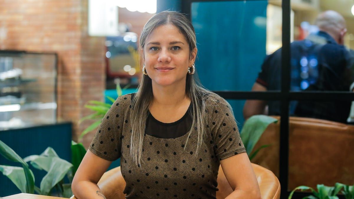 La abogada venezolana Marilyn Oviedo Villarreal, radicada en Mendoza hace más de 7 años, está a punto validar el título para litigar en los Tribunales. Fotos: Nicolás Rios La abogada venezolana Marilyn Oviedo Villarreal, radicada en Mendoza hace más de 7 años, está a punto validar el título para litigar en los Tribunales. Fotos: Nicolás Rios