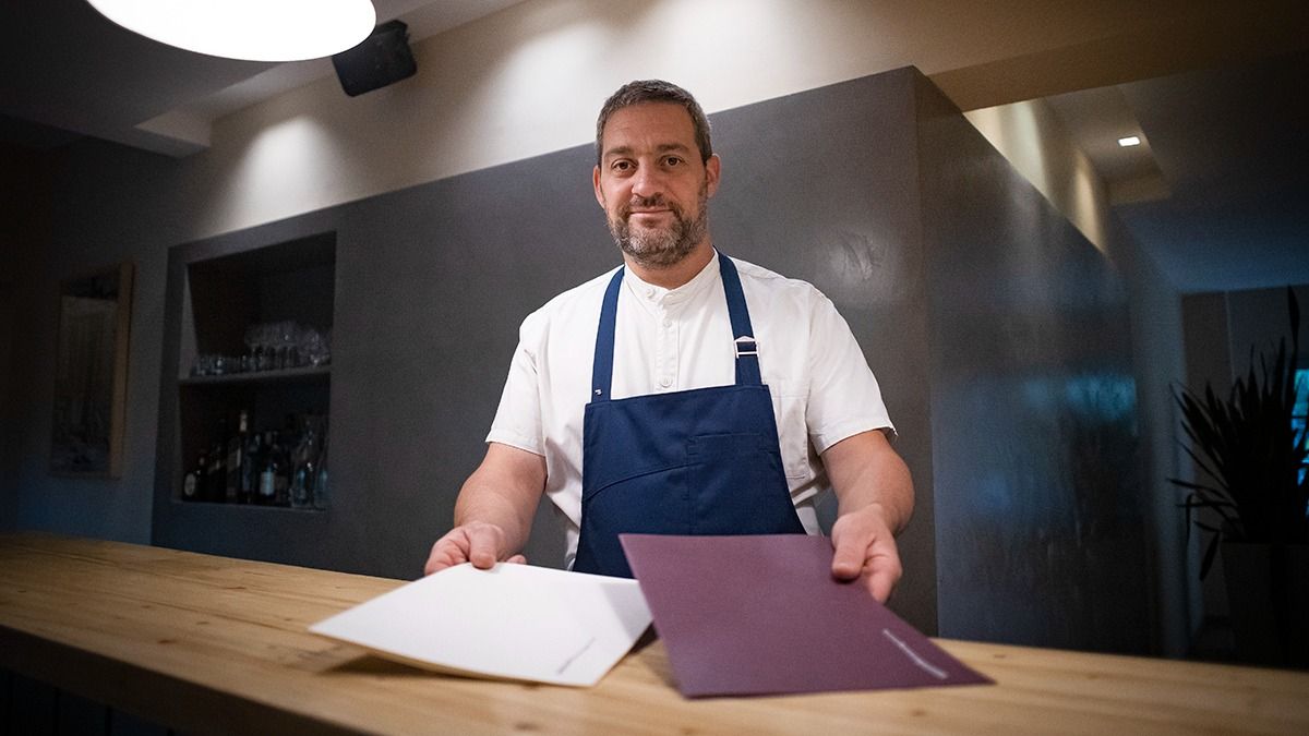 El restó tiene dos menús, con opción de maridaje. Este trabajo lo realiza la esposa de Mariano, Florencia D'Amico. El restó tiene dos menús, con opción de maridaje. Este trabajo lo realiza la esposa de Mariano, Florencia D'Amico.