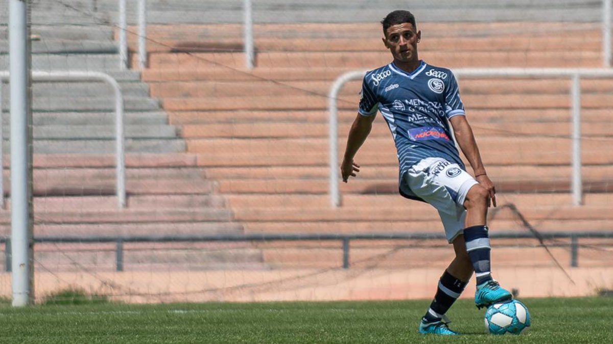 El volante Marcos Sosa hizo su estreno como titular. Foto: gentileza Osvaldo Gagliardi.