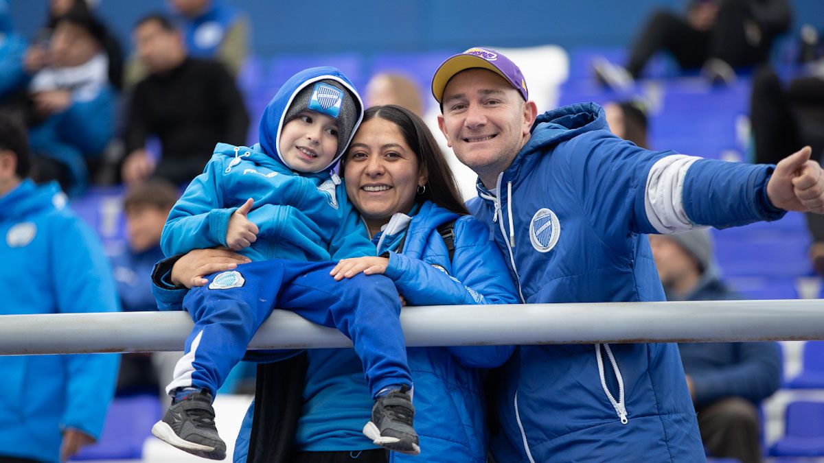 Los hinchas de Godoy Cruz le dieron su apoyo al equipo ante Colón.
