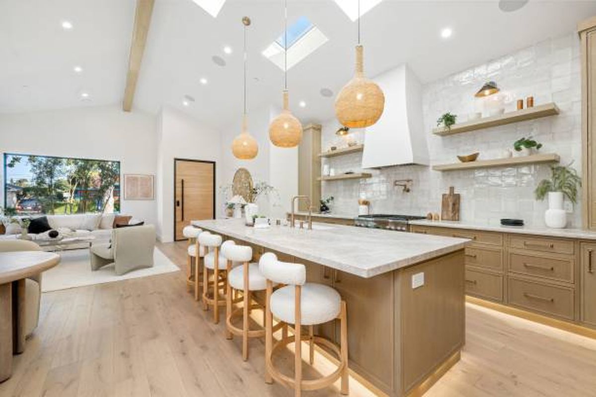 Un experto en decoración revela cuáles son los graves errores que cualquiera comete en su cocina. Un experto en decoración revela cuáles son los graves errores que cualquiera comete en su cocina.