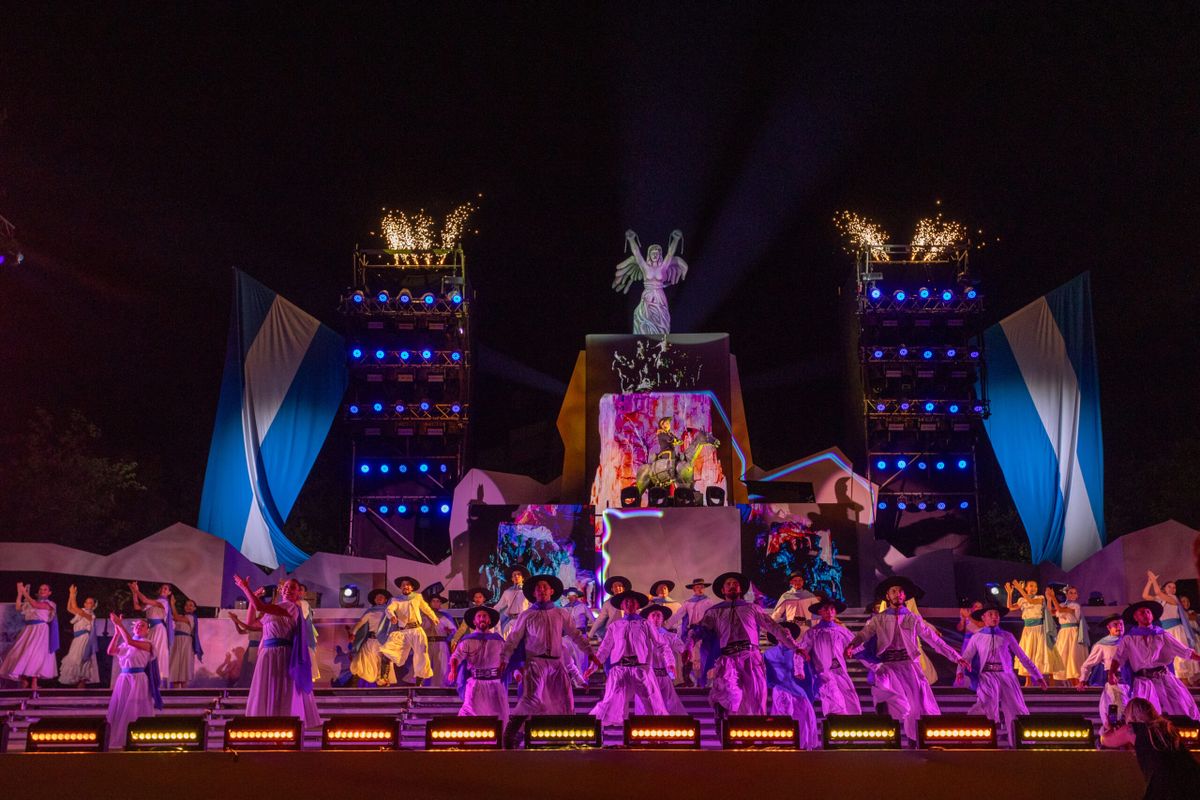 El espectáculo fue pensado como homenaje al legado sanmartiniano. 