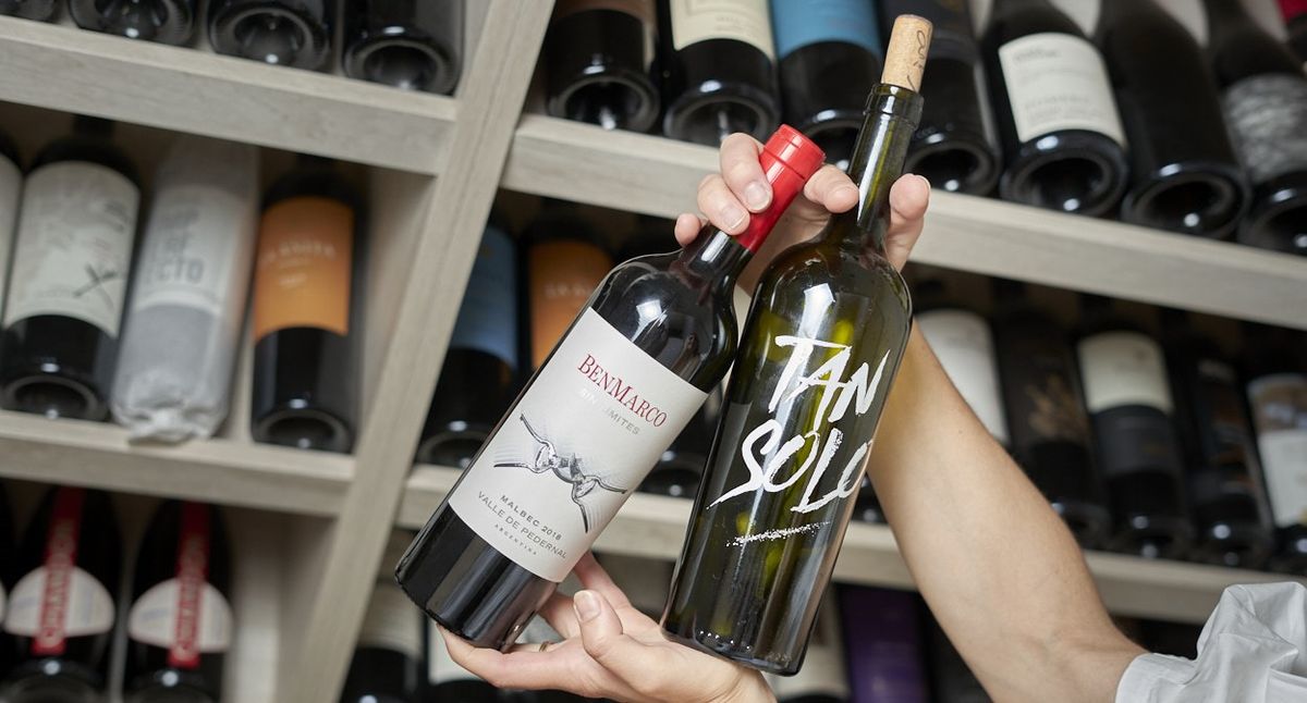 Entre muchos otros trabajos destacados, Julieta diseñó la etiqueta del vino de Ciro Martinez, cantante de Ciro y Los Persas Entre muchos otros trabajos destacados, Julieta diseñó la etiqueta del vino de Ciro Martinez, cantante de Ciro y Los Persas