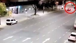 Así se escapaba a toda velocidad el periodista que atropelló y mató a una agente de tránsito