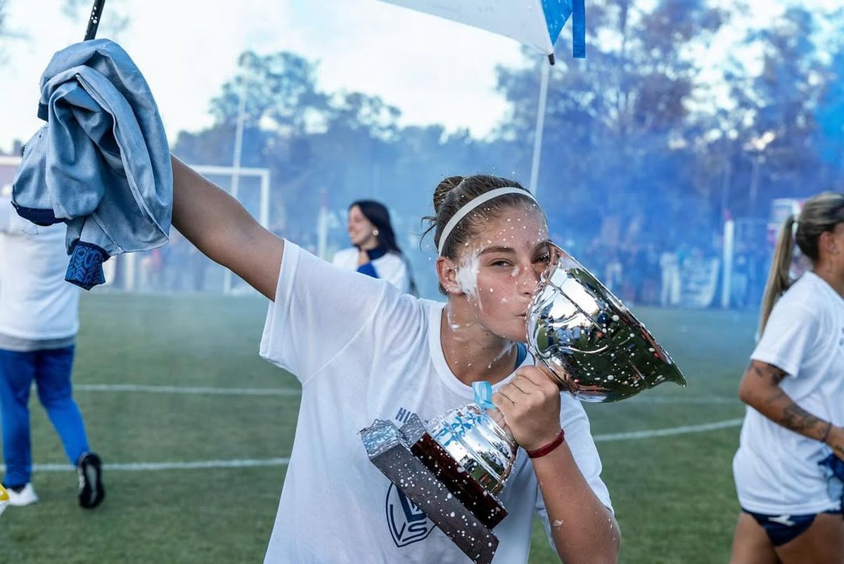 Cardozo festejando el ascenso del femenino de Vélez a la Primera División. Foto: Prensa Vélez. Cardozo festejando el ascenso del femenino de Vélez a la Primera División. Foto: Prensa Vélez.