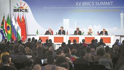 El presidente chino, Xi Jinping, pronuncia un importante discurso en una conferencia de prensa durante la XV Cumbre del BRICS, en Johannesburgo, Sudáfrica, el 24 de agosto. XIE HUANCHI / XINHUA