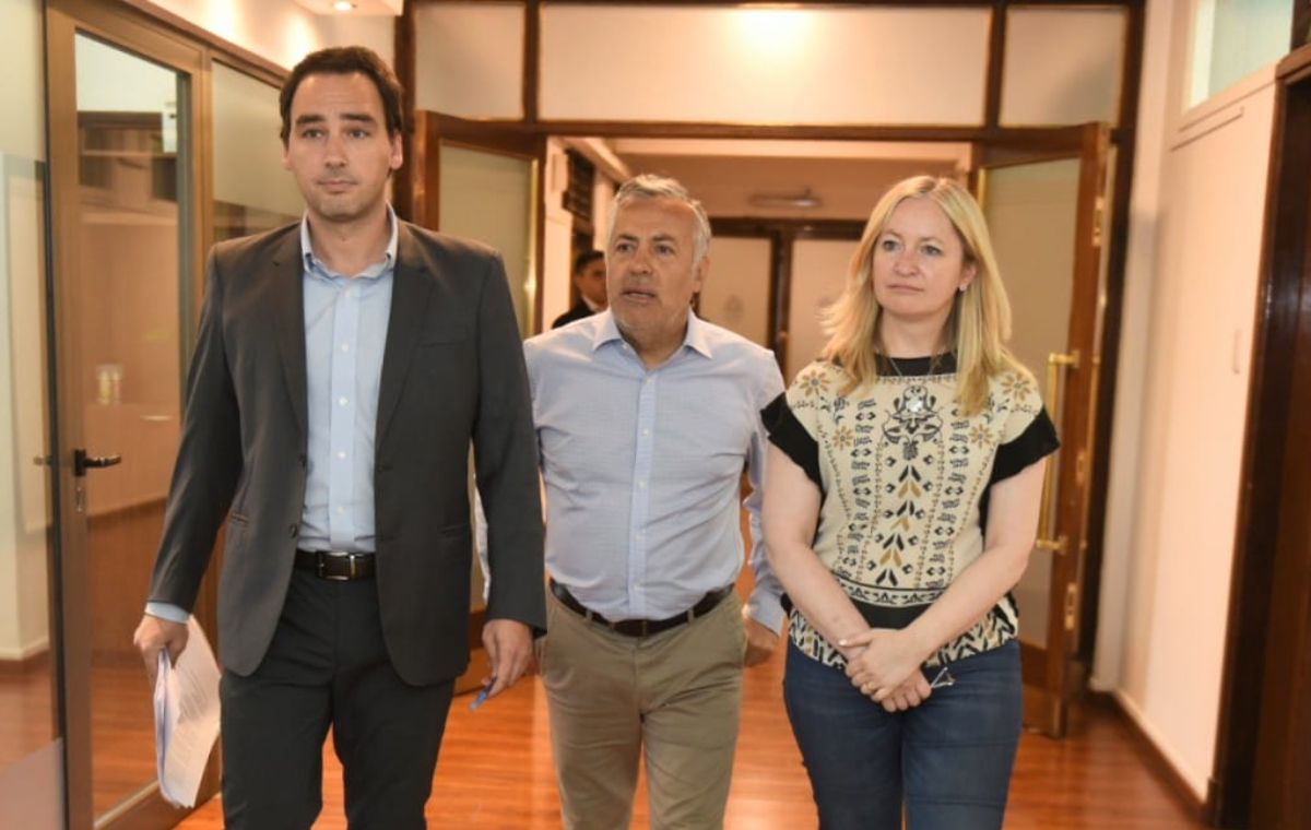 Rodolfo Montero, ministro de Salud, junto al gobernador Alfredo Cornejo y la vicegobernadora Hebe Casado. Rodolfo Montero, ministro de Salud, junto al gobernador Alfredo Cornejo y la vicegobernadora Hebe Casado.