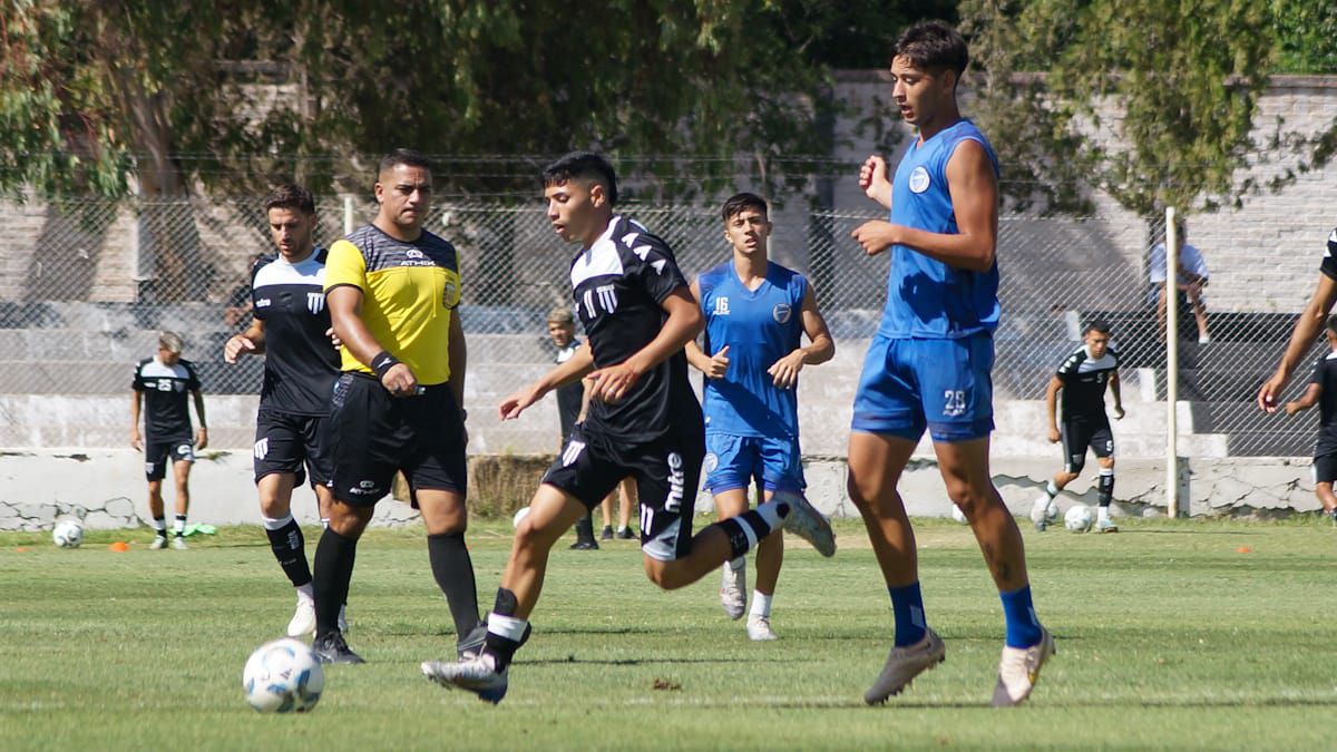 Gimnasia y Godoy Cruz jugaron su amistoso de pretemporada, divido en dos encuentros, con empate y triunfo del Lobo.