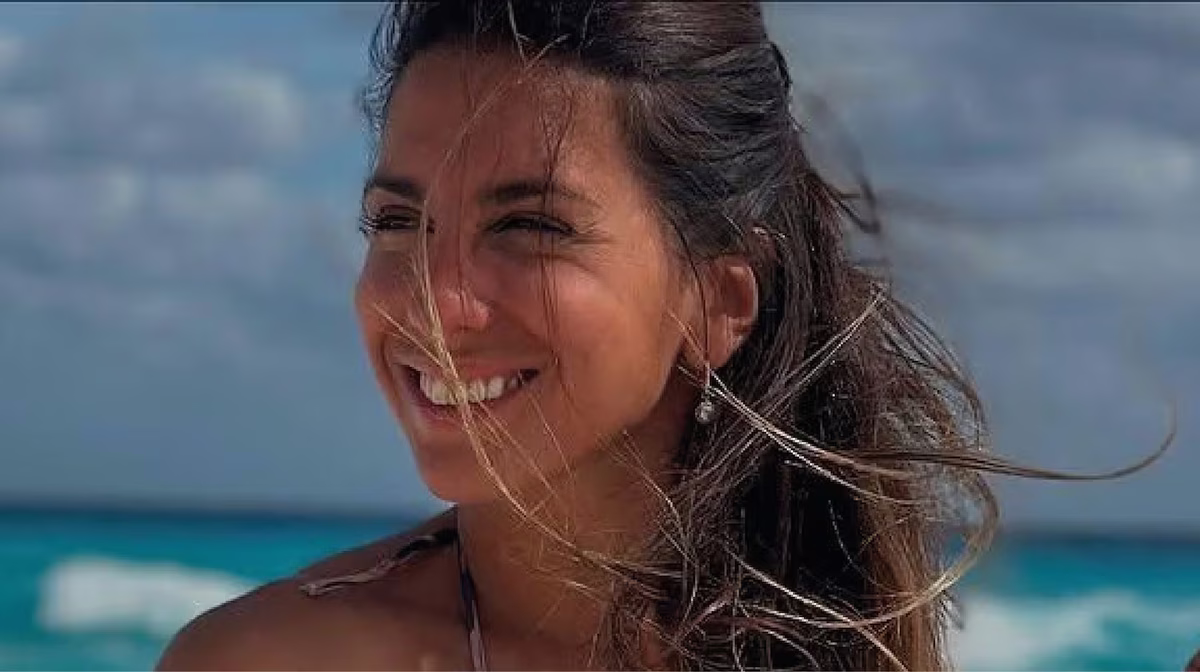 Cinthia Fernández inauguró la temporada verano 2025 y estrenó microbikini Barbiecore XS