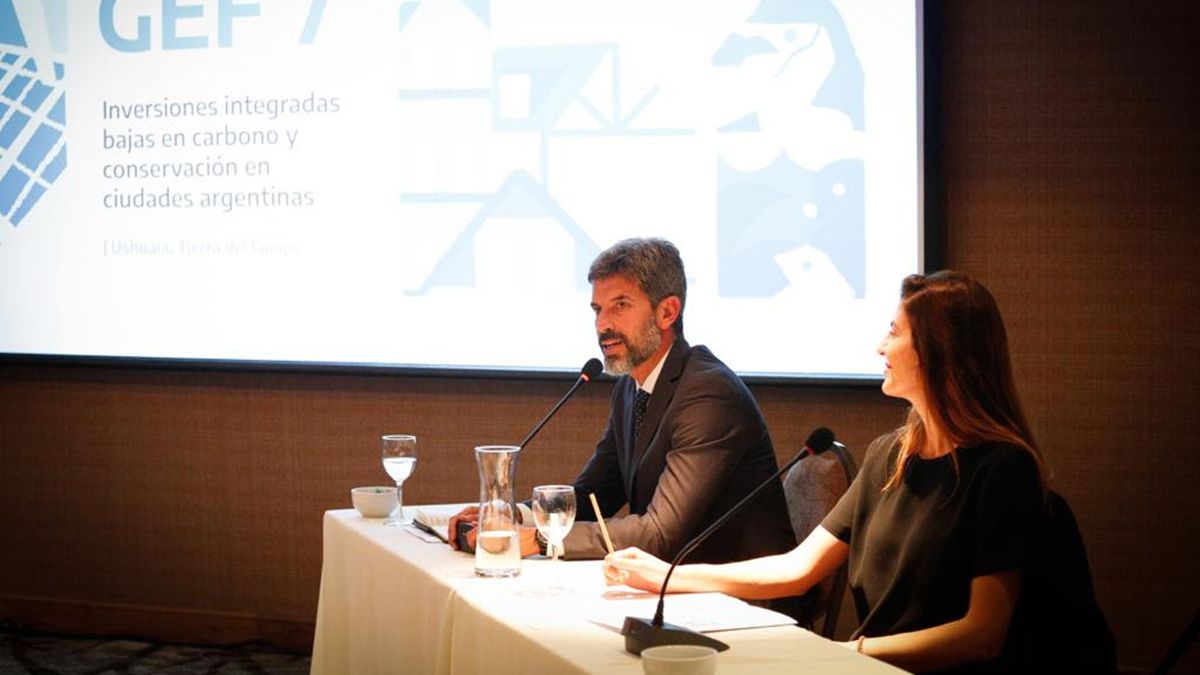 El intendente de la Ciudad de Mendoza, Ulpiano Suarez, participó en Ushuaia junto a otros representantes municipales del país del lanzamiento de la implementación del Programa GEF 7 -"Ciudades Sostenibles".